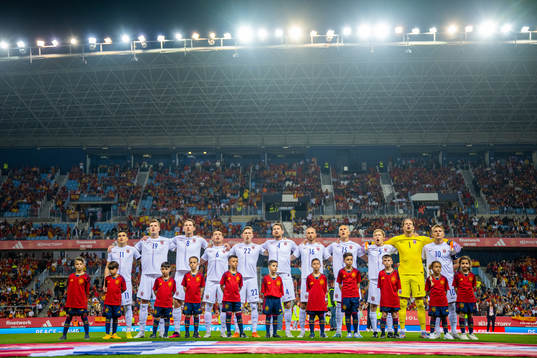 Players of Norway line up
