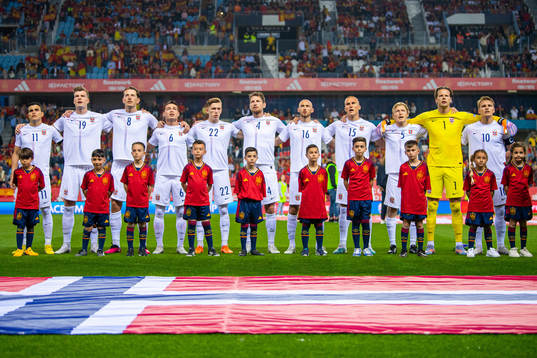 Players of Norway line up