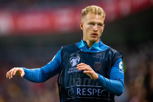 Andreas Hanche-Olsen of Norway warms up