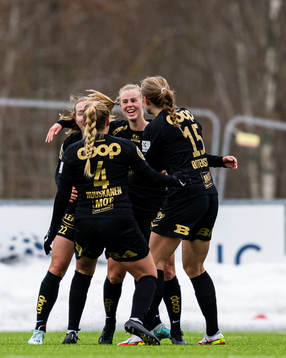 Nora Eide Lie of Brann celebrates