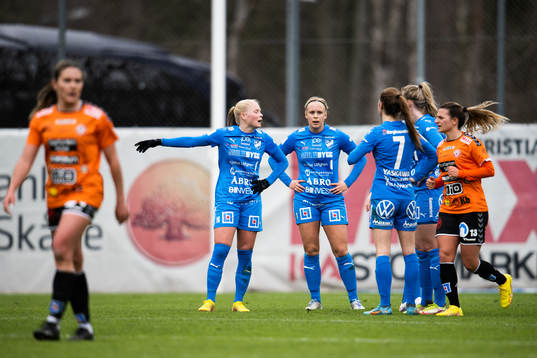 Kalmars Wilma Finnman och Kalmars Fanny Nilsson deppar