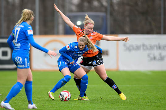 Kalmars Sofia Olsson och Kristianstads Hlin Eiriksdottir