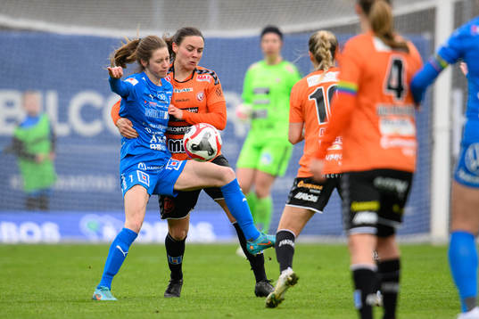 Kalmars Charléne Nowotny och Kristianstads Alice Nilsson