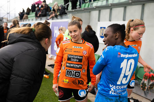 Kristianstads Emmi Alanen och Kalmars Violah Nambi