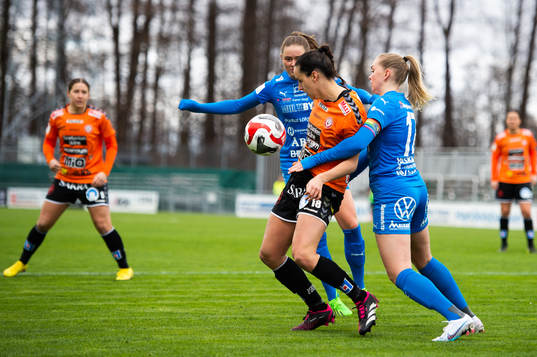 Kristianstads Evelyne Viens och Kalmars Amanda Persson