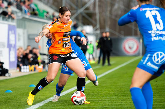 Kristianstads Tabitha Michelle Tindell och Kalmars Anni