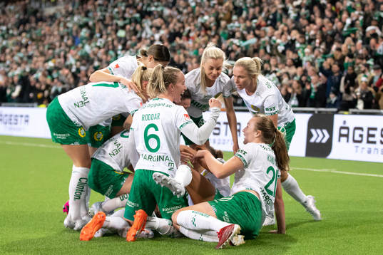 Hammarbys spelare jublar