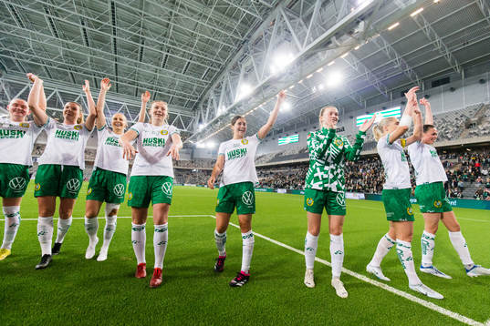 Hammarbys spelare jublar
