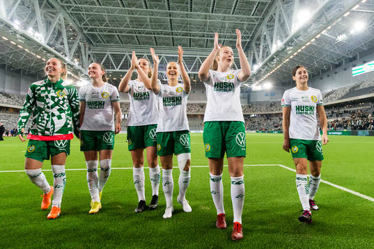 Hammarbys spelare jublar