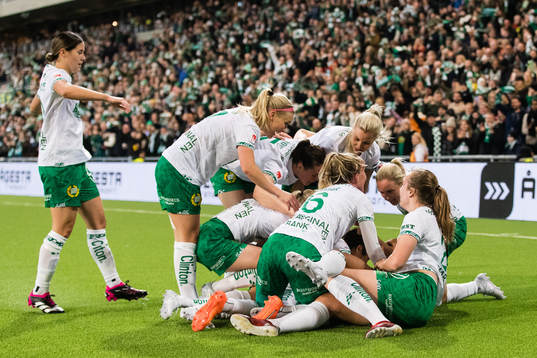 Hammarbys spelare jublar