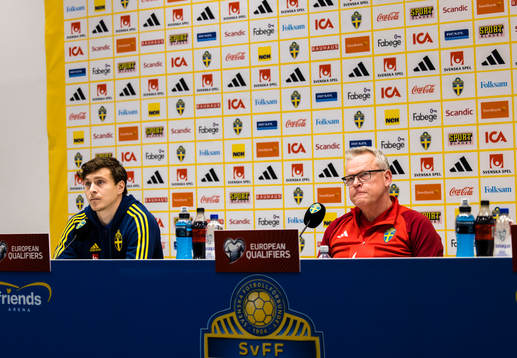 Head Coach Janne Andersson of Sweden and Victor Nilsson