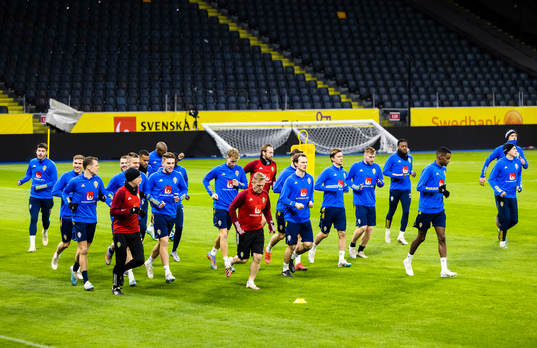 Swedish National football  team warm up
