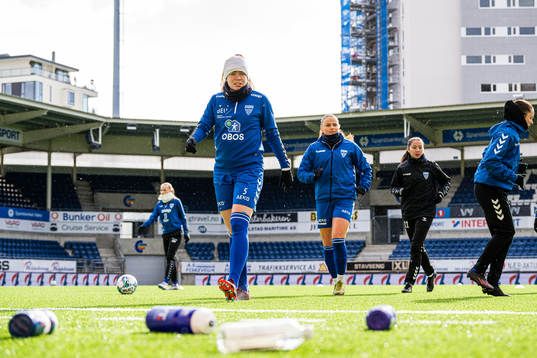 Susanne Oliver Haaland of Kolbotn warms up