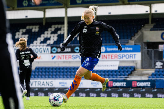 Mette Osvold Muri of AaFK Fortuna warms up