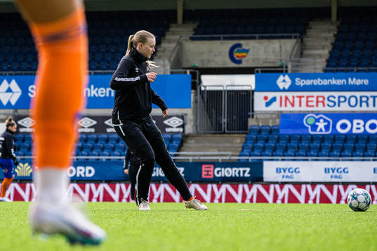 Karna Solskjær of AaFK Fortuna warms up