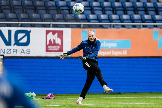 Selma Panengstuen of Kolbotn warms up