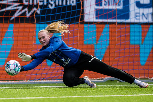 Selma Panengstuen of Kolbotn warms up