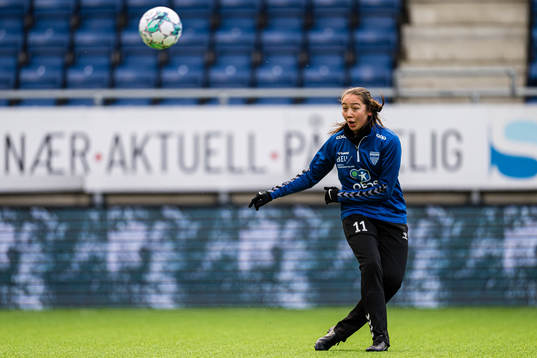 Henny Thorhallsson of Kolbotn warms up