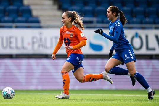 Maria Herdel Pedersen of AaFK Fortuna and Henny