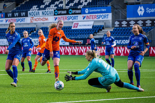 Emma Braut Brunes of Kolbotn, Karna Solskjær of AaFK