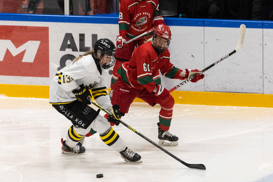 AIKs Isabelle Leijonhielm och Modos Wilma Sundin