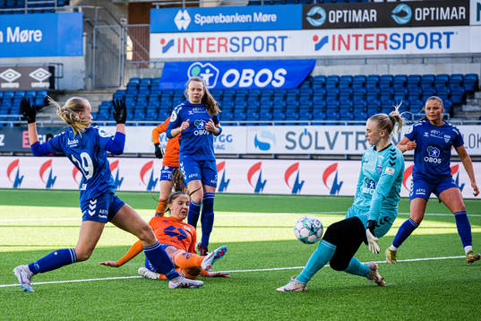 Hanna Bråten Gravem of AaFK Fortuna missing a chance to