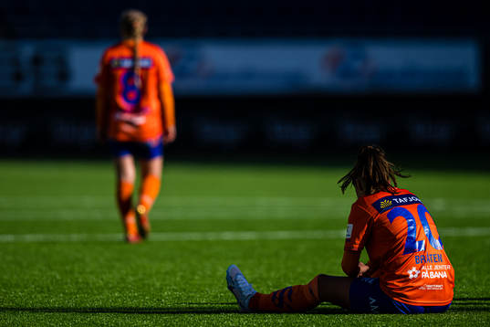 Hanna Bråten Gravem of AaFK Fortuna looks dejected