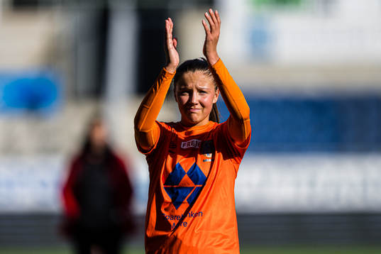 Hanna Bråten Gravem of AaFK Fortuna looks dejected
