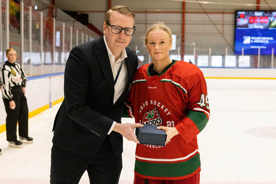 Modos Mira Hallin får pris som MVP av Ishockeyförbundets