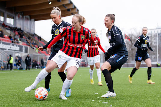IK Uppsalas Emilia Hjertberg och Ellinor Johansson   mot
