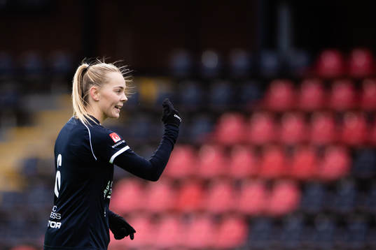IK Uppsalas Agnes Nyberg gestikulerar