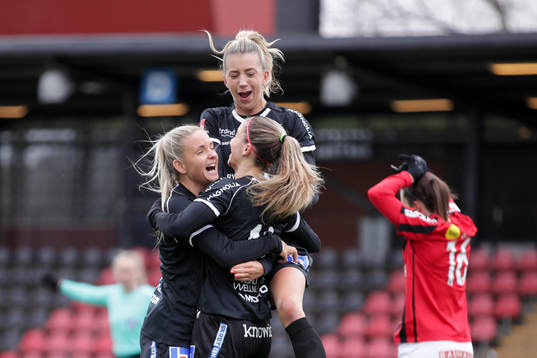 Bläddra bland fler bilder av Fotboll, Damallsvenskan, Brommapojkarna - IK Uppsala