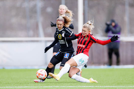 IK Uppsalas Johanna Renmark och Brommapojkarnas Ellen Toivio