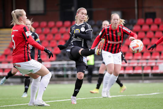 IK Uppsalas Johanna Renmark gör 2-2