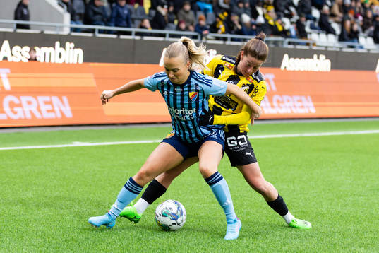 Djurgårdens Tove Almqvist och Häckens Clarissa Larisey