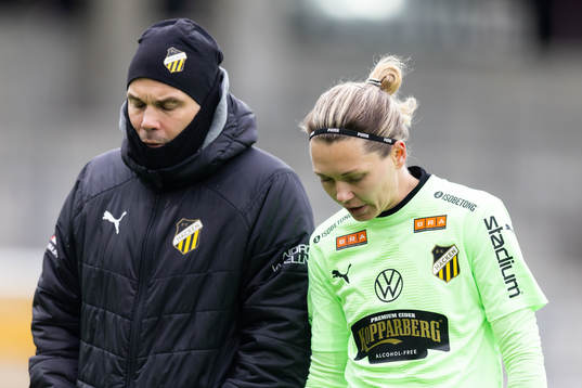 Häckens målvakt Jennifer Falk deppar