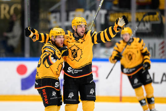 Skellefteås Joakim Lindström jublar