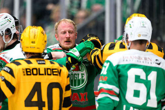 Bråk mellan Rögles Simon Hjalmarsson och Skellefteås