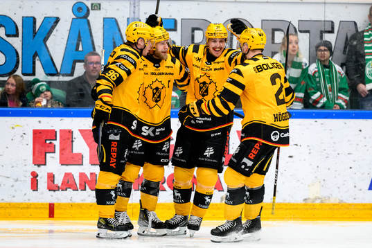 Skellefteås Oscar Möller jublar