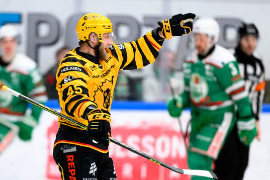 Skellefteås Oscar Möller jublar