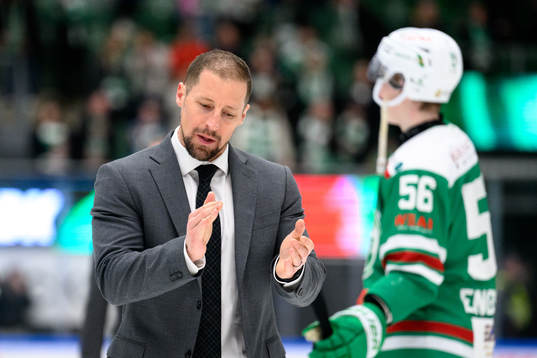 Rögles tränare Cam Abbott deppar