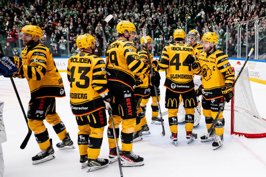 Skellefteås Oscar Möller mfl jublar