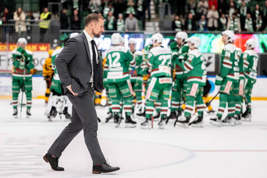 Rögles tränare Cam Abbott deppar