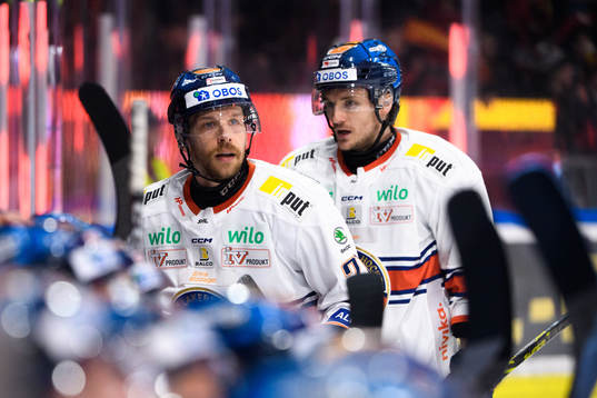 Växjös Brian Cooper och Keegan Lowe deppar