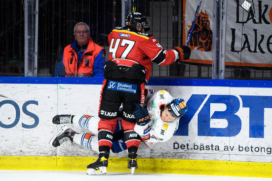 Växjös Keegan Lowe och Luleås Leo Komarov
