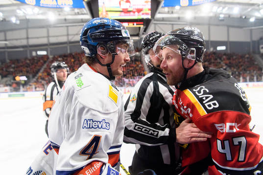 Växjös Keegan Lowe och Luleås Leo Komarov