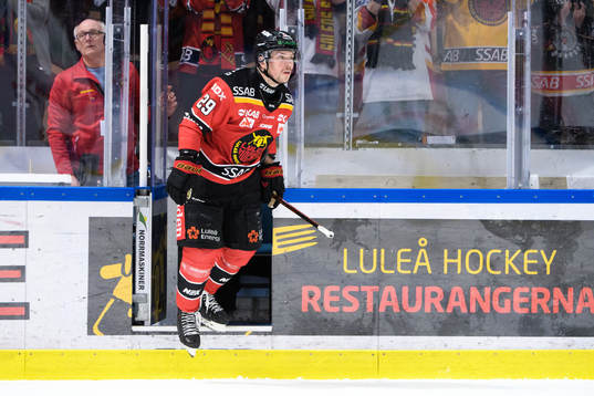 Luleås Erik Gustafsson lämnar utvisningsbåset