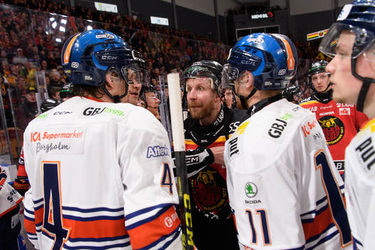Bråk mellan Växjös Keegan Lowe och Luleås Leo Komarov