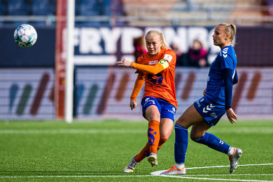 Mette Osvold Muri of AaFK Fortuna and Martine Trollsås