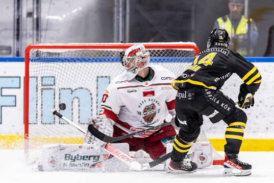 AIKs Oscar Öhman gör 1-2 bakom Modos målvakt Kristers